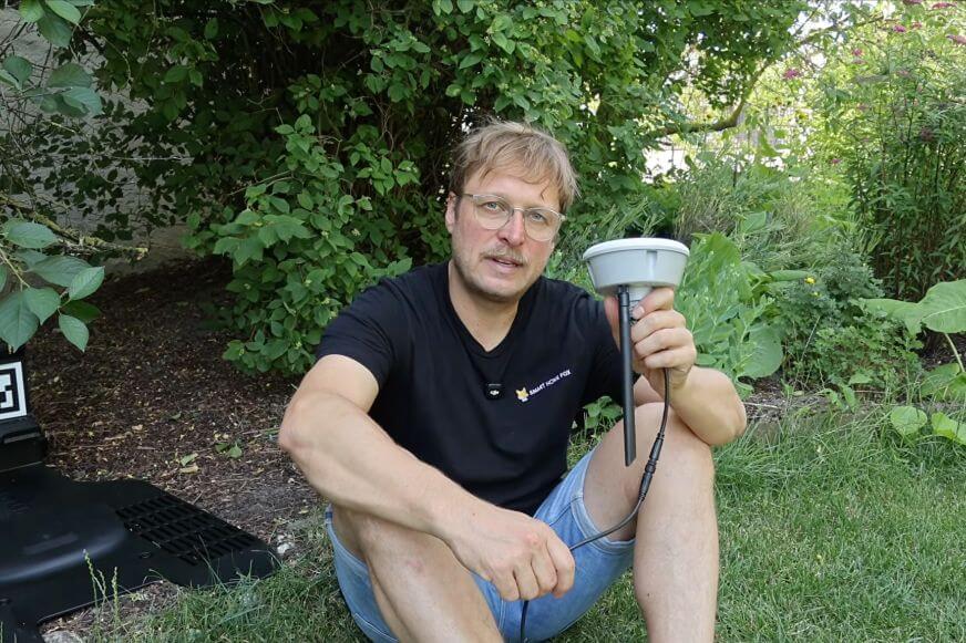 Lymow One Plus Mähroboter RTK Antenne wird gezeigt